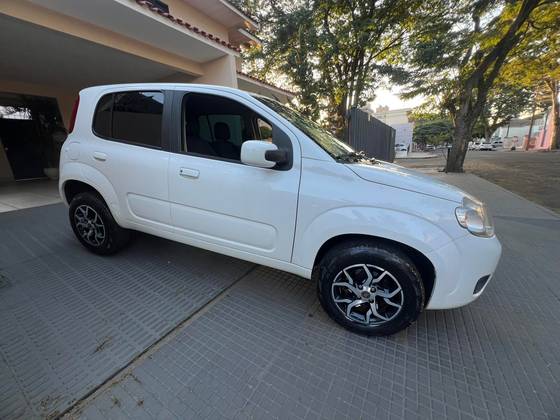 FIAT UNO 1.0 EVO VIVACE 8V FLEX 4P MANUAL
